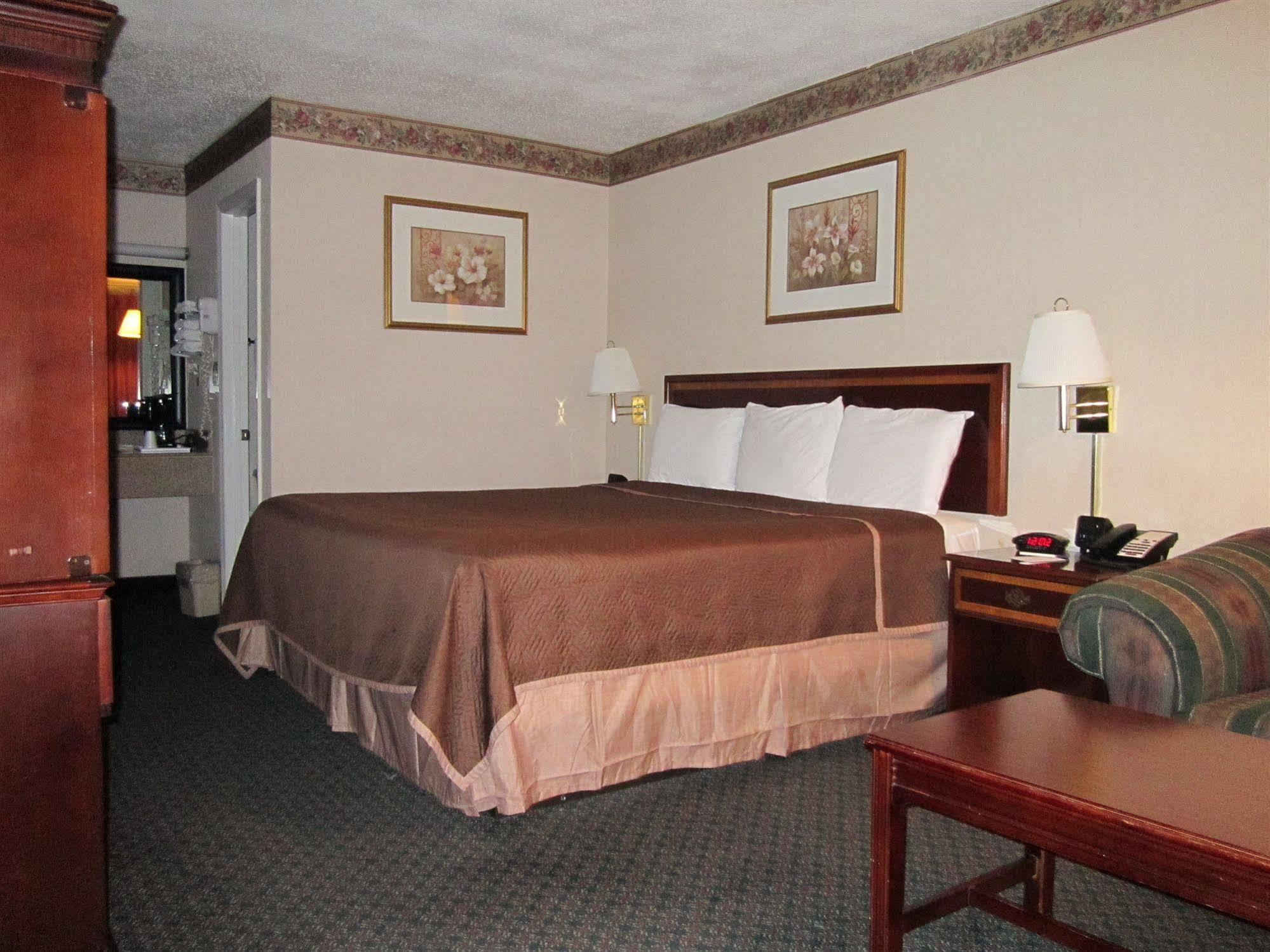 Americas Best Value Inn - Fredericksburg North Kültér fotó