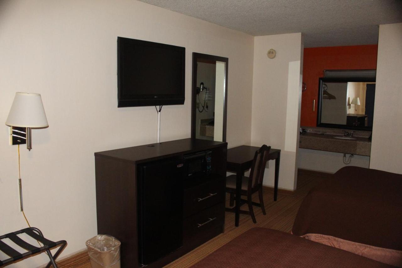 Americas Best Value Inn - Fredericksburg North Kültér fotó